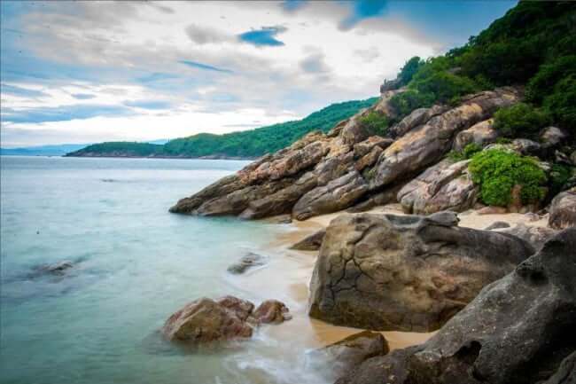 ホンファオ、フエの観光地は、自然の手付かずの雄大な美しさで暑いです。