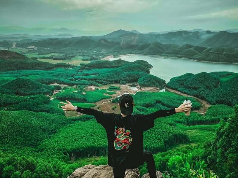 類人猿のピークを征服する最も適切な時期は夏です