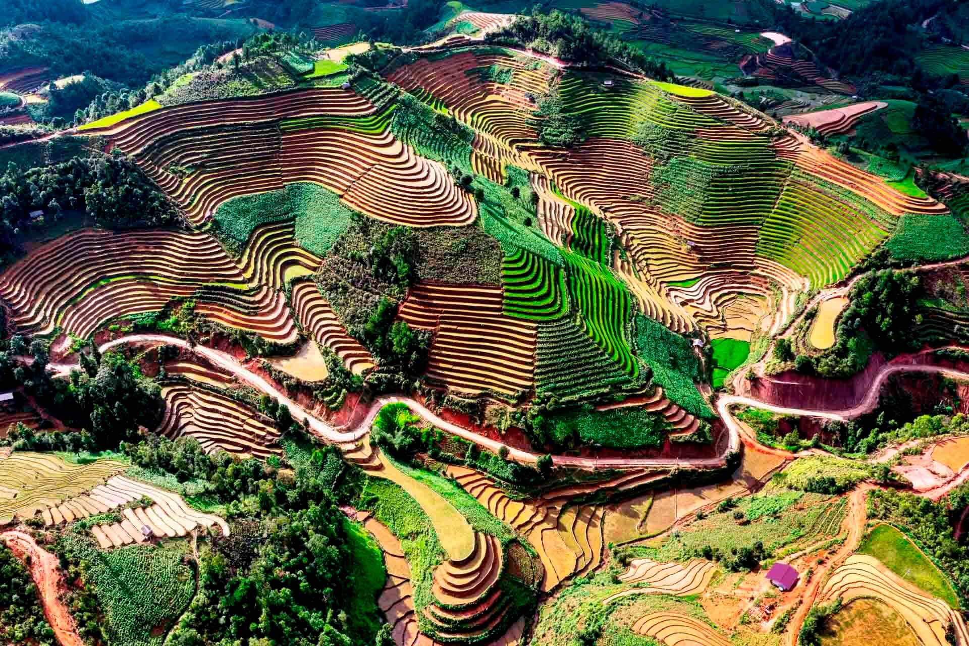 Trải qua quãng đường đầy gian nan, thử thách, bạn sẽ được chiêm ngưỡng khung cảnh thiên nhiên đẹp hùng vĩ