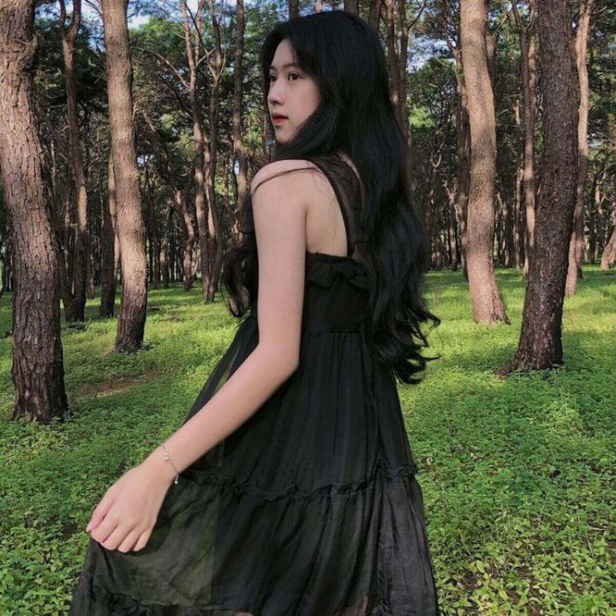 Dien Phu Pine Hill은 젊은이들에게 친숙한 체크인 장소입니다.