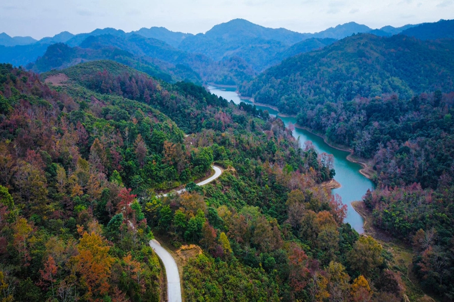 アウトドアアクティビティが好きで、レイクレイクで新しいものを発見する場合は、Cao Bangに来るときにトレッキングに参加することが最適です。