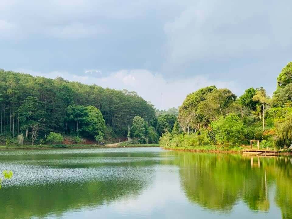 Với vẻ đẹp trữ tình, lãng mạng của Hồ Đắk Ke, nơi đây đã nhanh chong thu hút nhiều tín đồ đam mê khám phá đến chiêm ngưỡng.