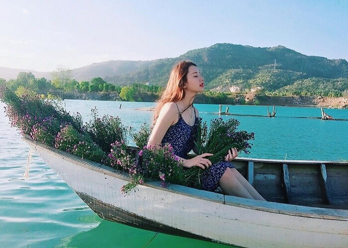 詩的で雄大な景色により、この場所はキャンプ、トレッキング、ピクニックセッションの理想的な目的地になりました。