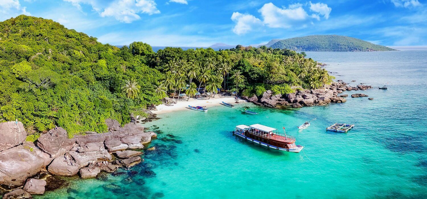 この美しい手付かずの島を訪れるのに最も適切な時期は、毎年月カレンダーの3月から9月です。