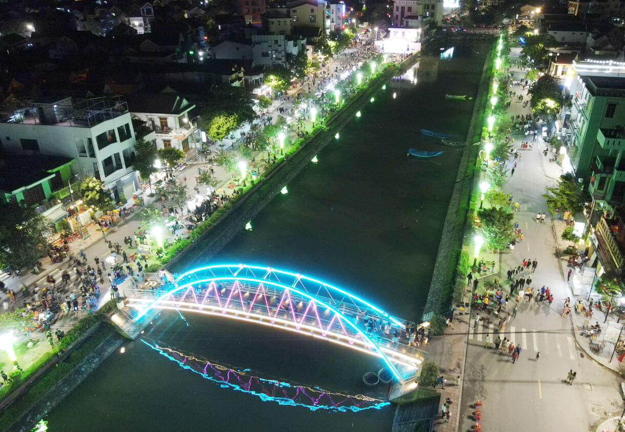 With a series of exciting outdoor entertainment activities and countless specialties, you will definitely get relaxing moments of oysters