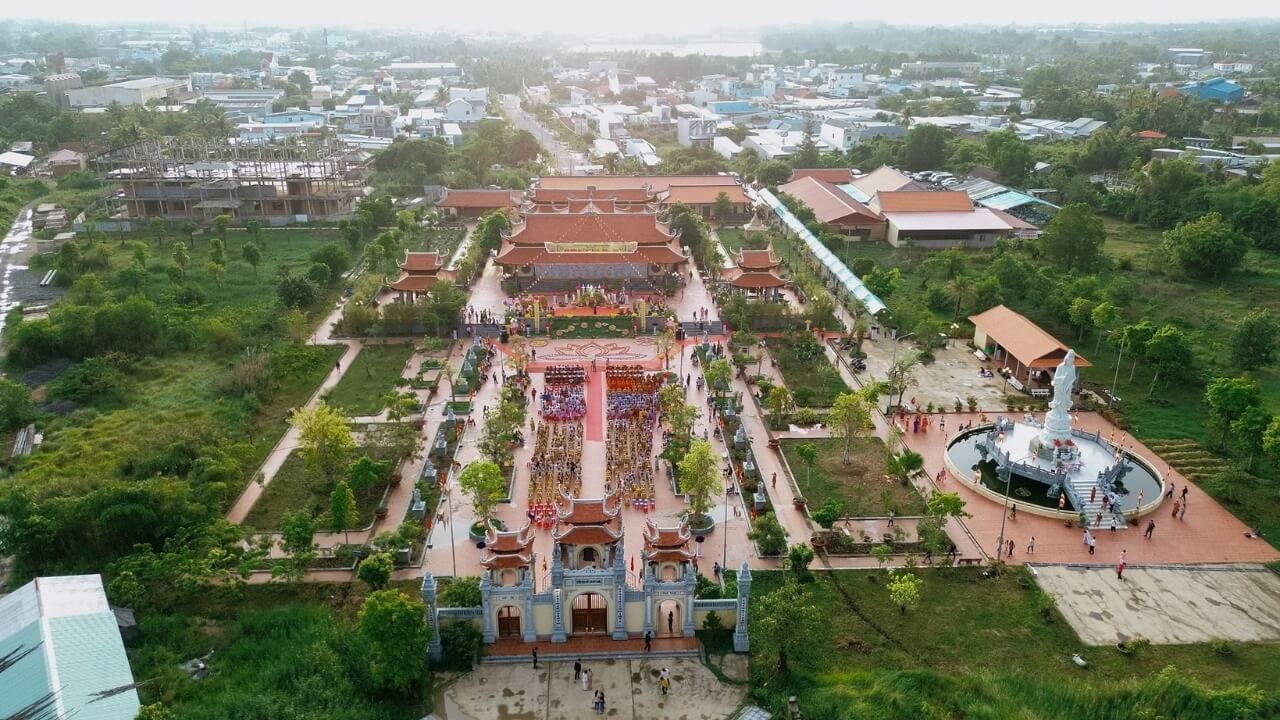 印象的な建築の複雑さと緑地で、この場所はあなたが無視できない目的地になることを約束します
