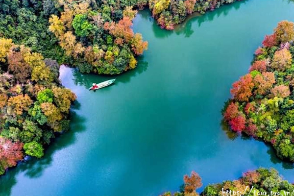 澄んだ青い湖のロマンスと魅力を備えた、国境の土地のシンプルな美しさをもたらします。この執筆湖へのこの旅行中に、間違いなくあなたに効果的な癒しの体験が得られます