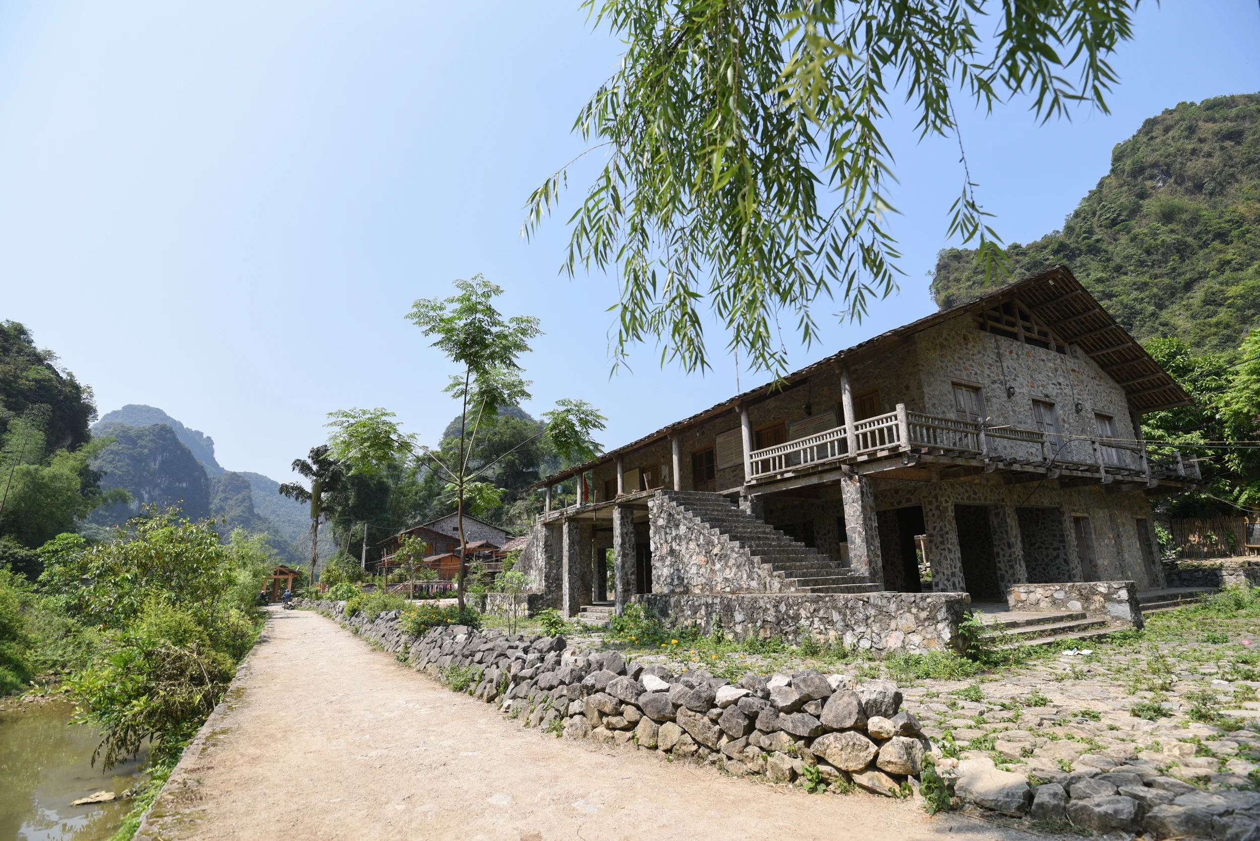 Khuoi Ky Rock Village