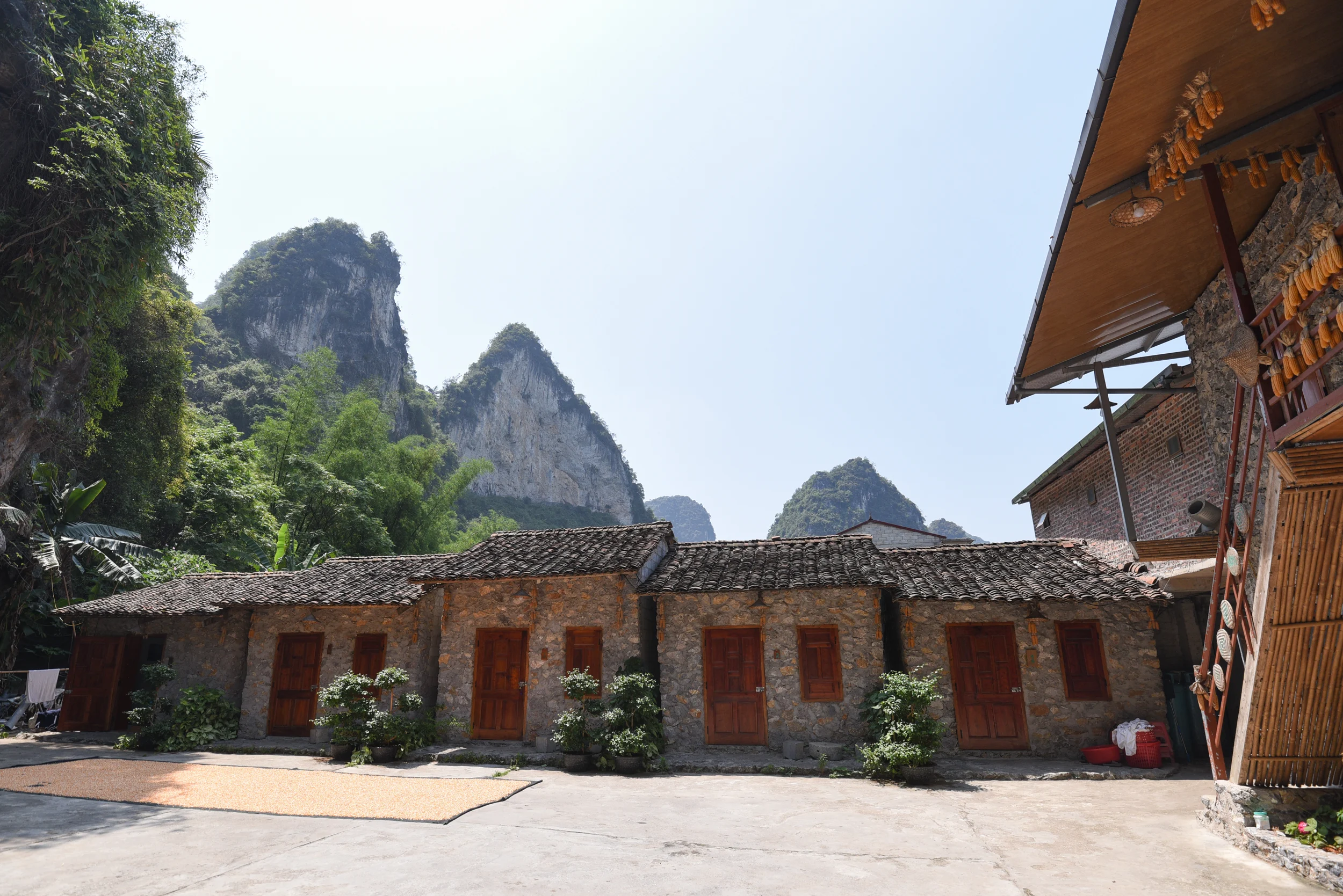 Khuoi Ky Rock Village