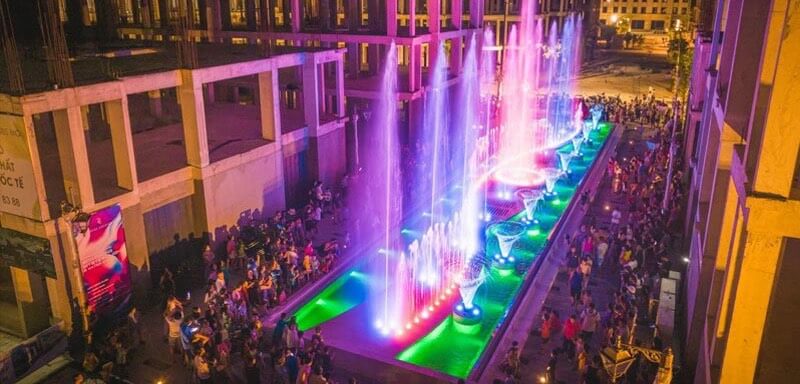 Dong Hoi Quang Binh Walking Street is one of the brand new destinations that attracts the attention of many people, especially young people.