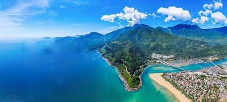 透明な海水と細かい金色の砂は、ここに到着したときに初めて得点します。