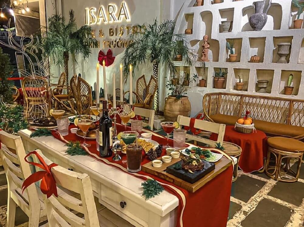 内部空間は非常に豪華で、ヨーロッパのトレンディーで設計されています。