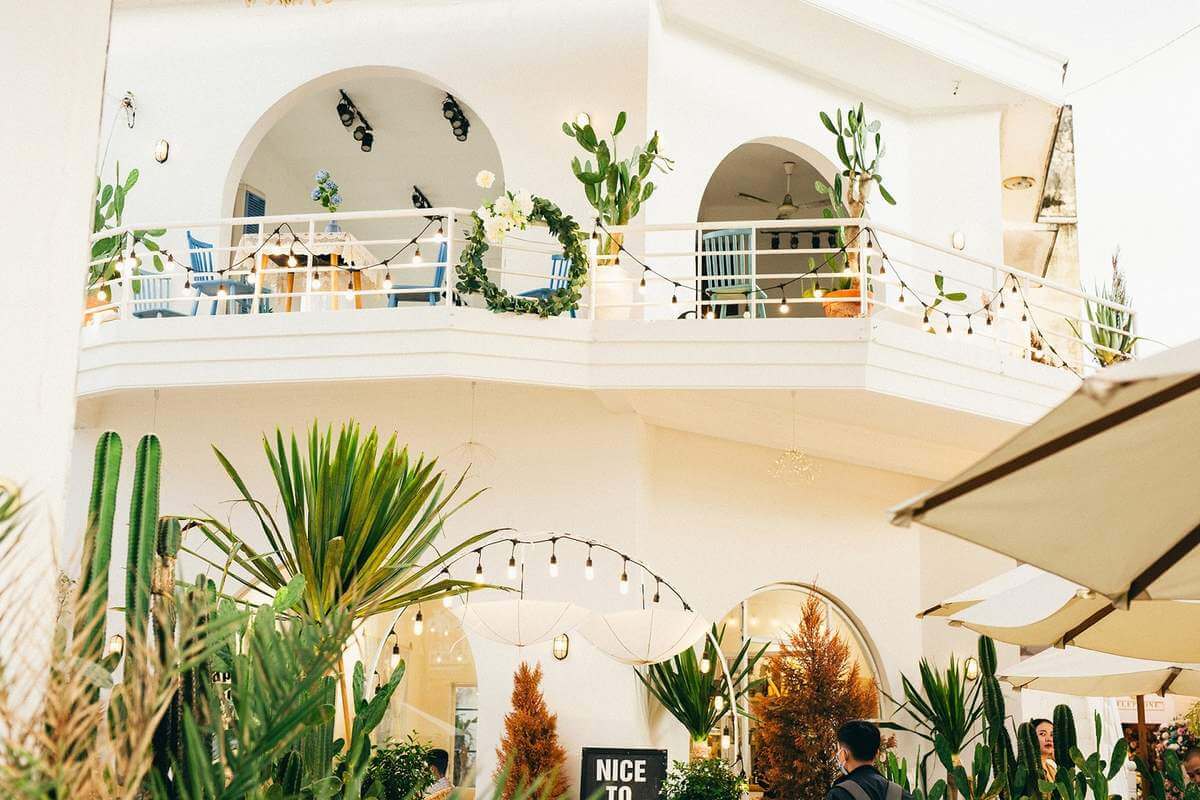 イサラスタジオに足を踏み入れると、非常に豪華で居心地の良い雰囲気を感じるでしょう。