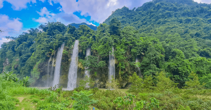 In Thai Nguyen there are many beautiful waterfalls, in which it is impossible not to mention the falling waterfall.
