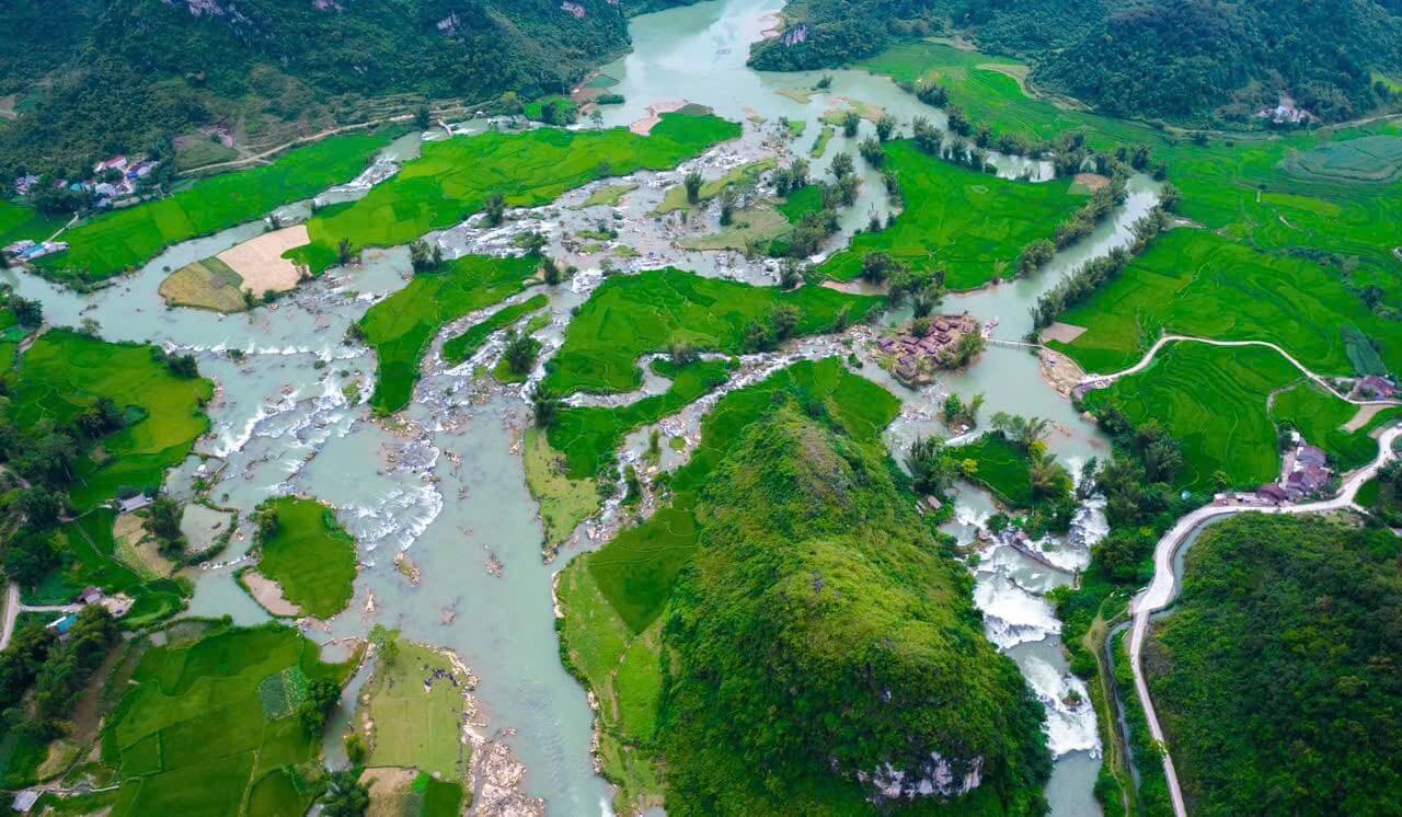 황새 폭포는입니다