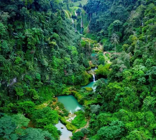 Co Moc Chau Waterfall