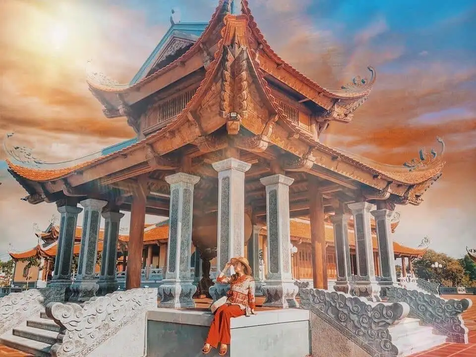 ベルタワーはダイハングブウディエンの右側に配置されています