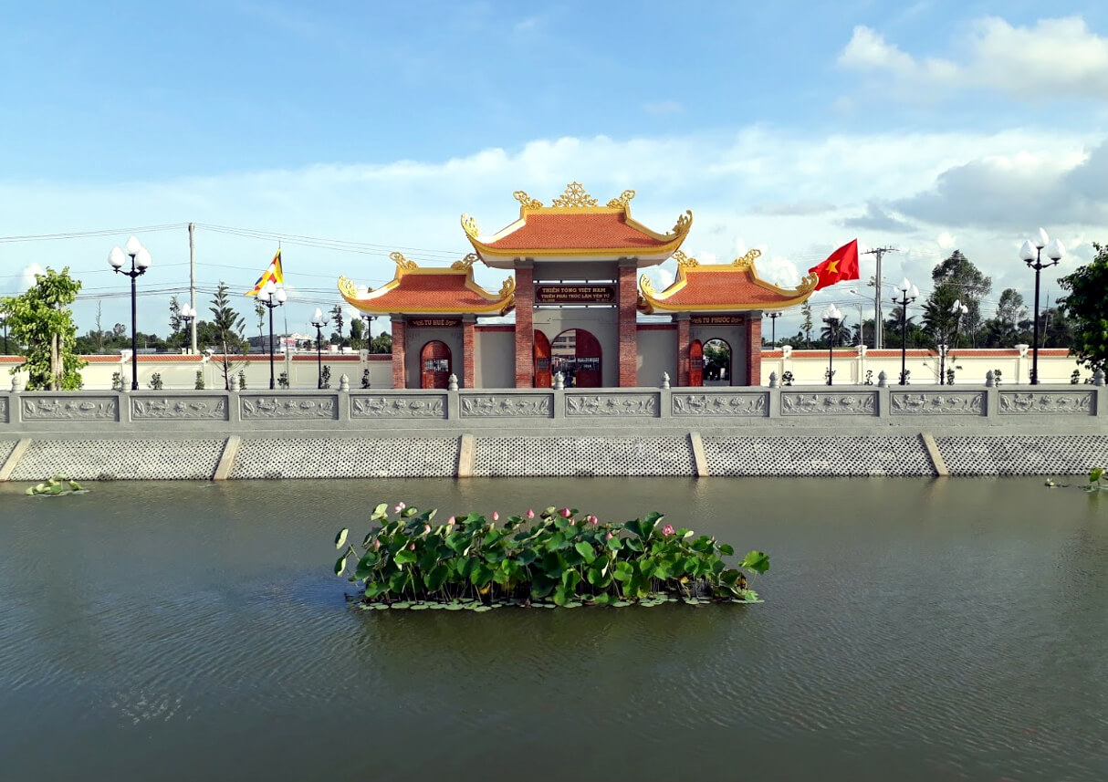 ゲートを見下ろす内部