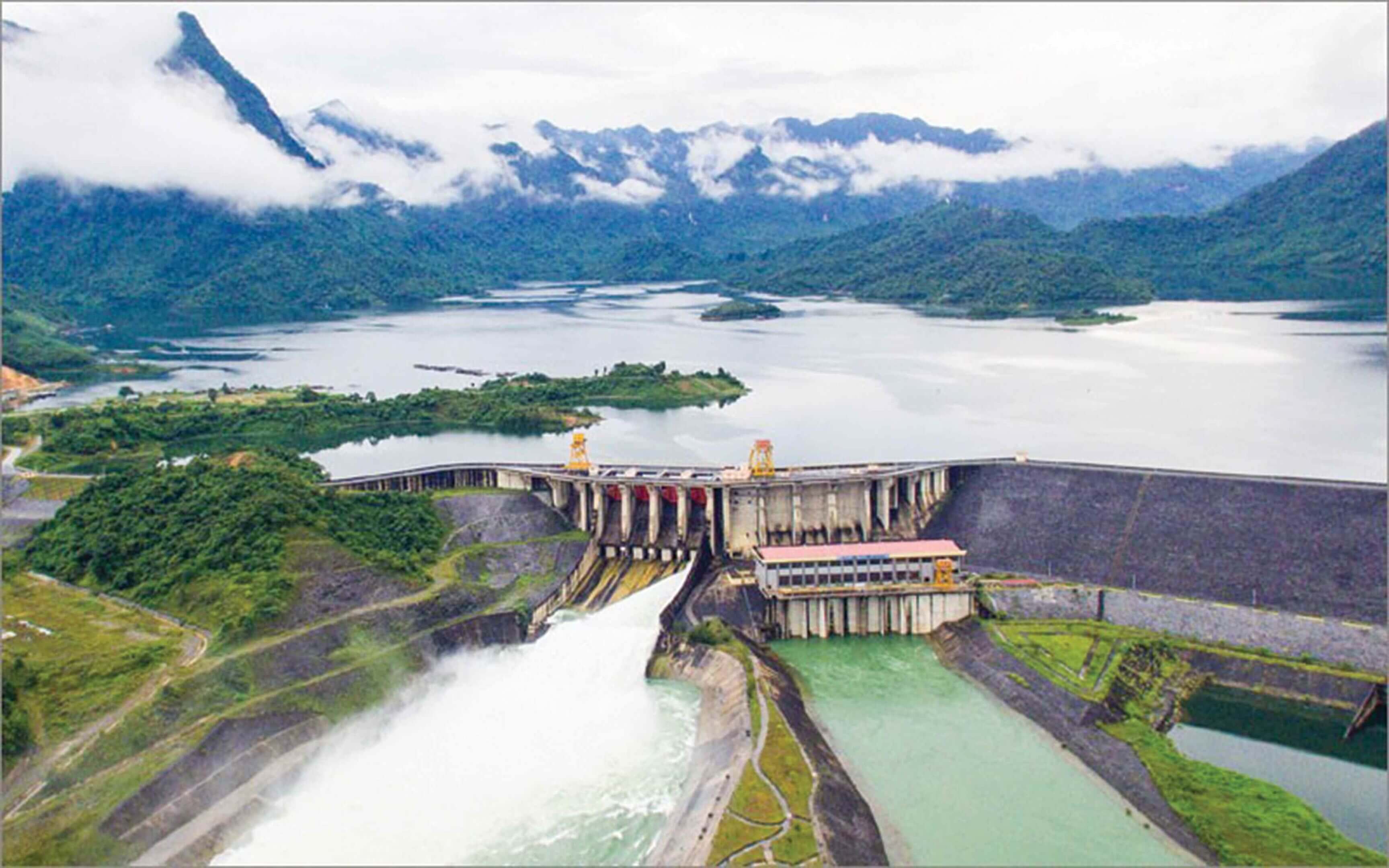 Tuyen Quang Hydroelectric Plant（Na Hang Hydroelectric Plantとも呼ばれる）は、Gam River Basin、Vinh Yen Commune（旧）Na Hang District、Tuyen Quang州にあります。