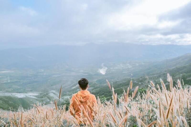 Chụp ảnh với khung cảnh ấn tượng tại Đồi cỏ Măng Đen