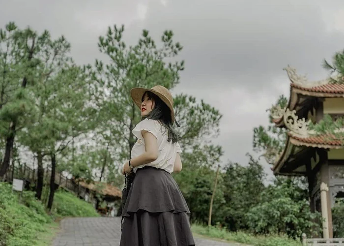 Vung Chua has beautiful terrain, young mountain scenery, charming sky