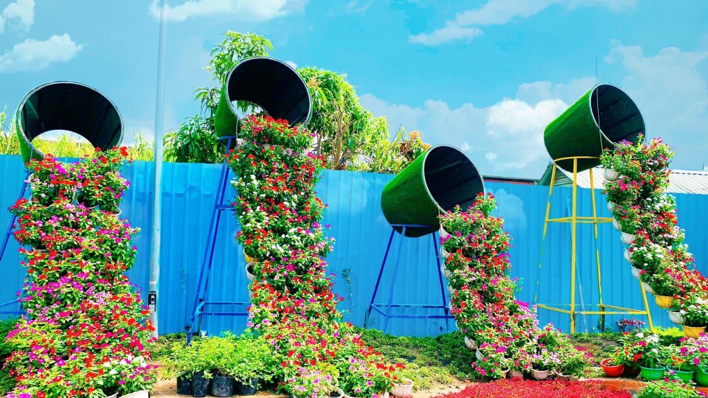 新鮮な花が溶けた水の流れ