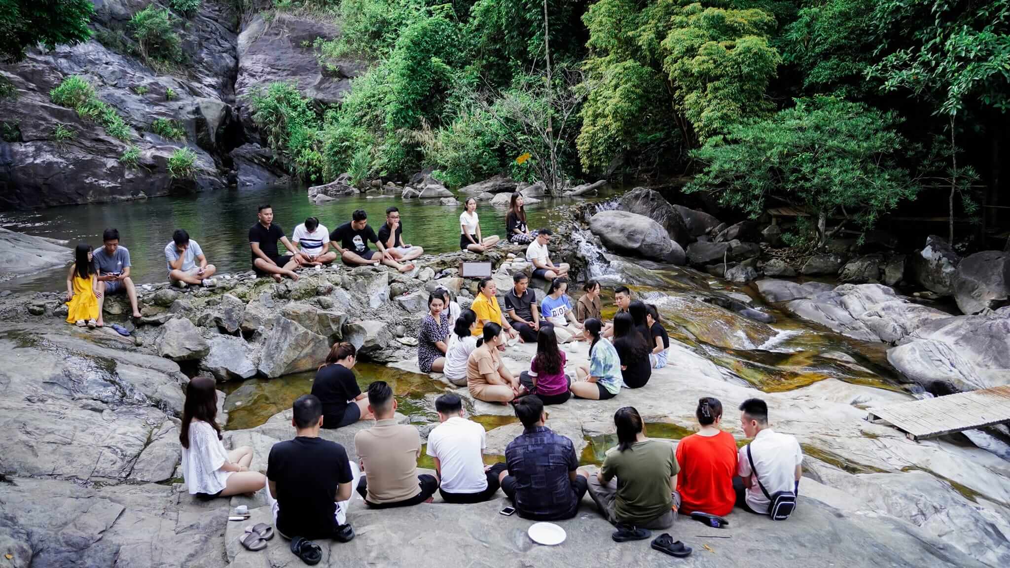 Thử một ngày “lạc” giữa núi rừng tại YesHue Eco