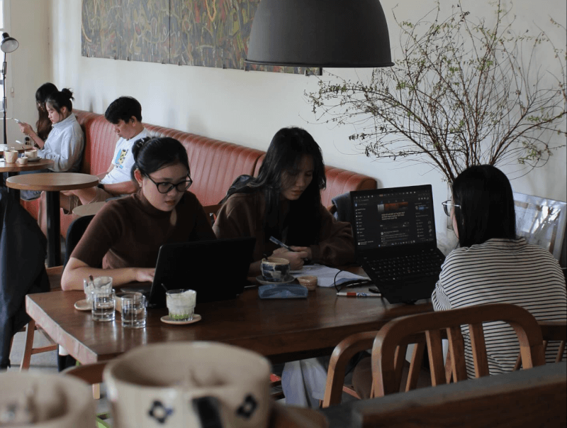 Thưởng Thức Cà Phê Trong Không Gian Bình Dị Tại Nghĩa Cafe
