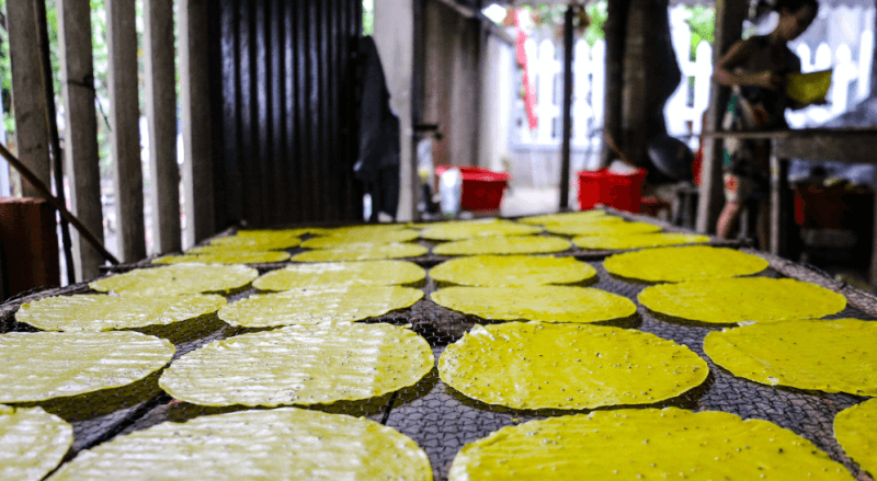 Theo chân hương nghệ vàng về làng bánh Lựu Bảo