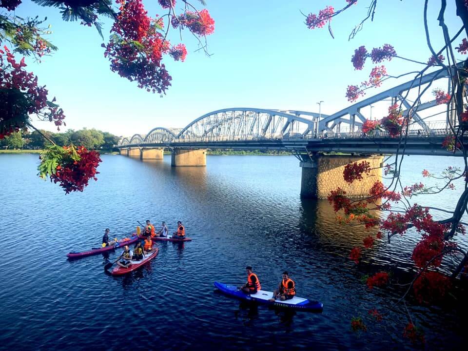 Chèo SUP Ở Sông Hương Trải Nghiệm Thư Giãn Giữa Dòng Sông Huyền Thoại