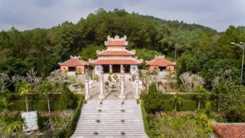 Đền Huyền Trân Công Chúa – Nơi Thời Gian Ngừng Lại Giữa Núi Ngũ Phong