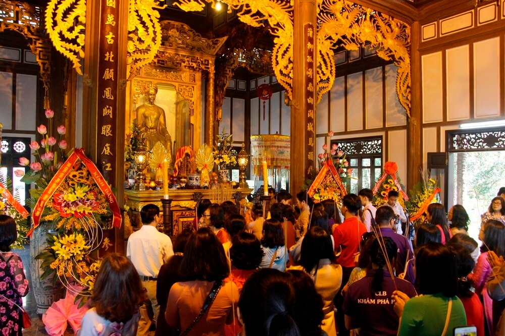 Chìm Đắm Trong Không Gian Linh Thiêng Của Lễ Hội Đền Huyền Trân Công Chúa