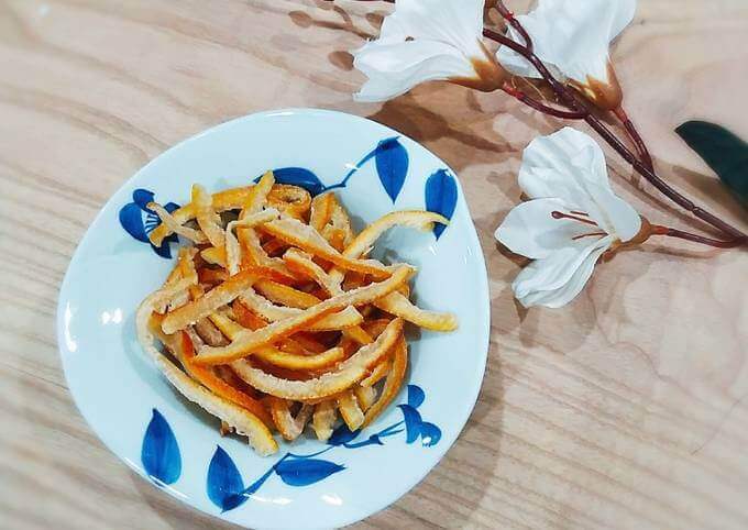 Mứt Vỏ Thanh Trà – Món Quà Nhỏ Mang Hương Huế Dịu Êm