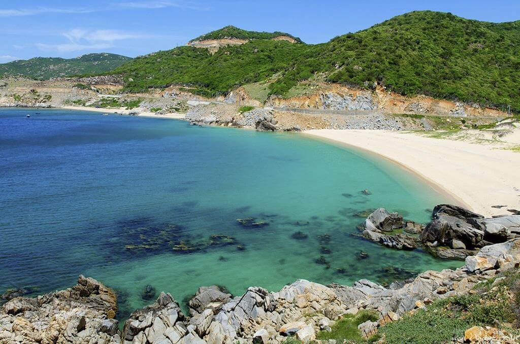 Trải Nghiệm Cắm Trại Và Tắm Biển Tại Bãi Chuối – Một Vị Trí Hấp Dẫn Tại Huế