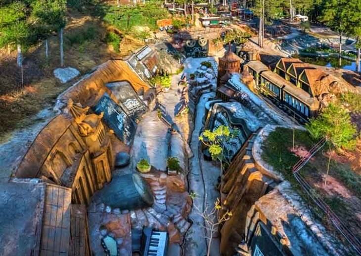 Đi Đường Hầm Điêu Khắc: Cẩn Thận Lạc Vào... Đà Lạt Phiên Bản Đất Sét!