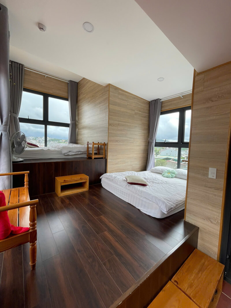 2 개의 퀸 침대가있는 4 중 방