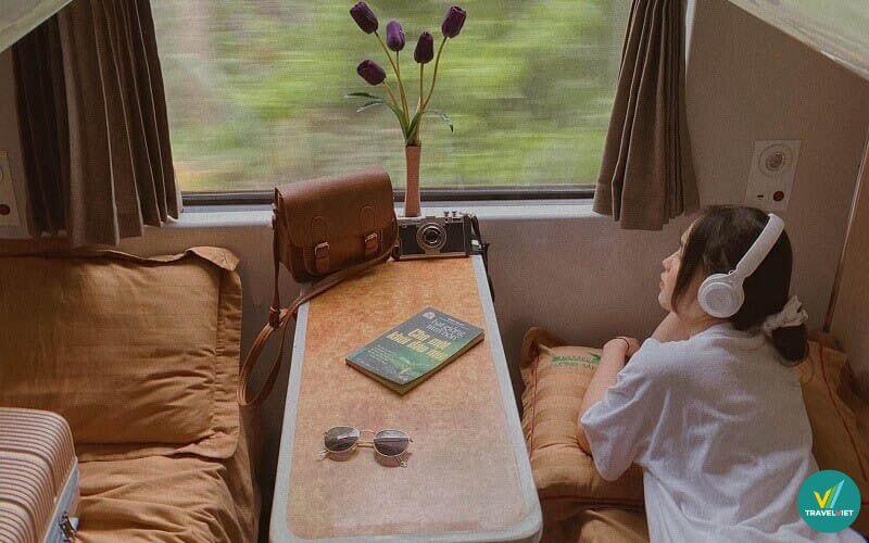 Đi tàu hỏa qua đèo Hải Vân từ Đà Nẵng ra Huế