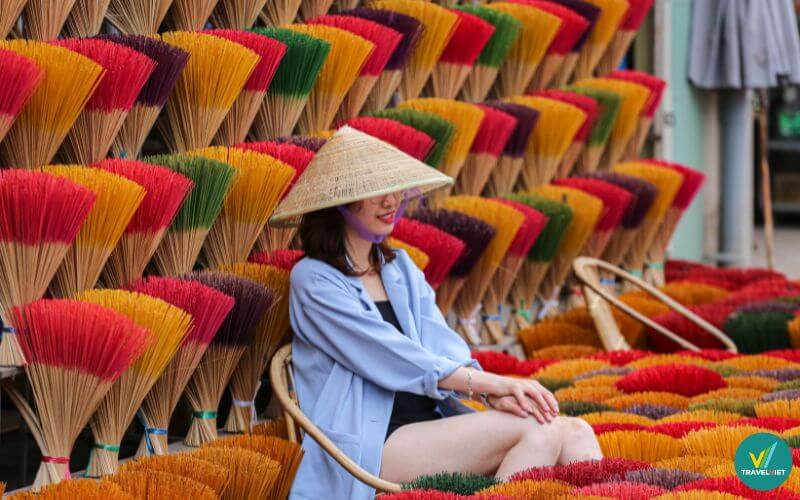 Check-in làng hương Thủy Xuân