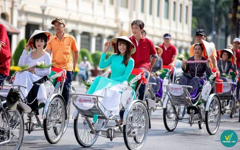 Dạo phố bằng xích lô