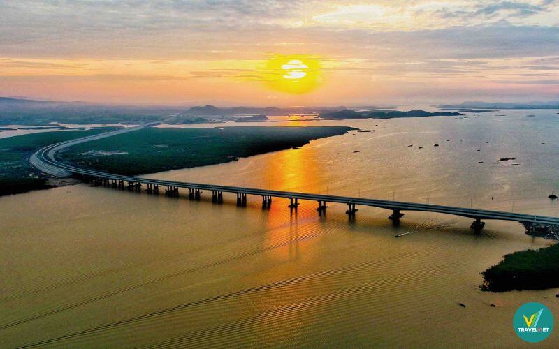 Cầu vượt biển Vân Tiên - Quảng Ninh