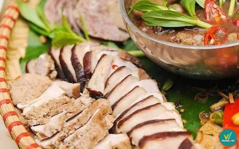 Lợn mán thui luộc