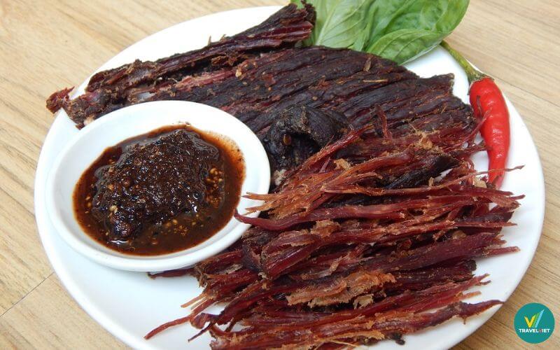 Thịt trâu gác bếp