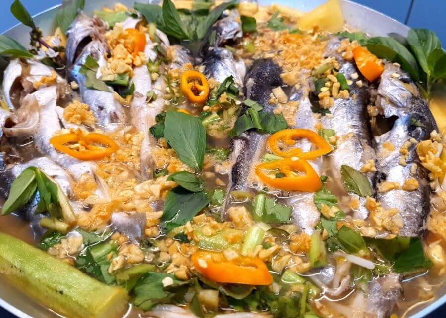 Cá út nấu canh chua