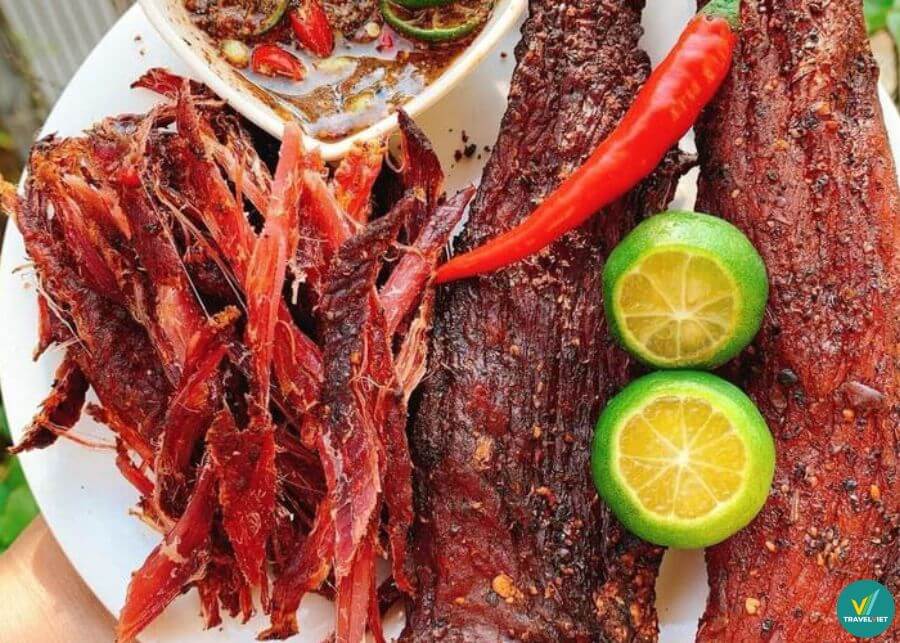 Thịt trâu gác bếp