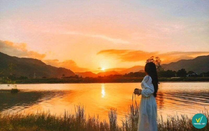 Ngắm hoàng hôn đẹp ở sông Cu Đê