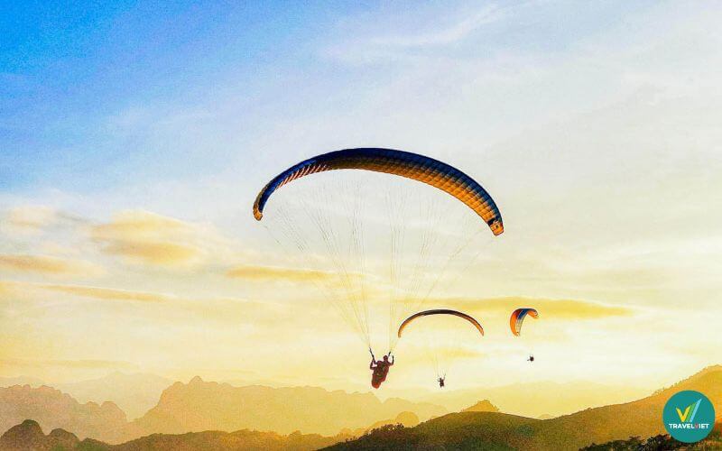 Nhảy dù ở Đỉnh núi Chứa Chan - Đồng Nai