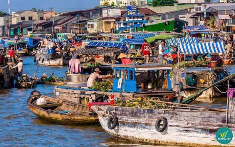 Mua sắm tại chợ nổi Cà Mau