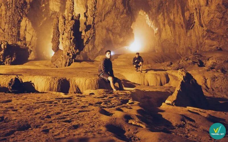 Khám phá động Ngườm Ngao