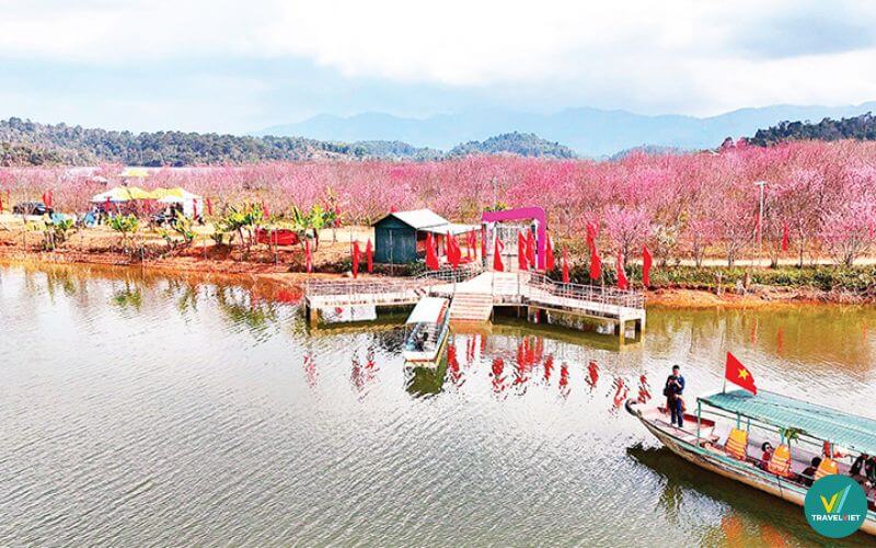 Khám phá vẻ đẹp hồ Pá Khoang giữa lòng Tây Bắc