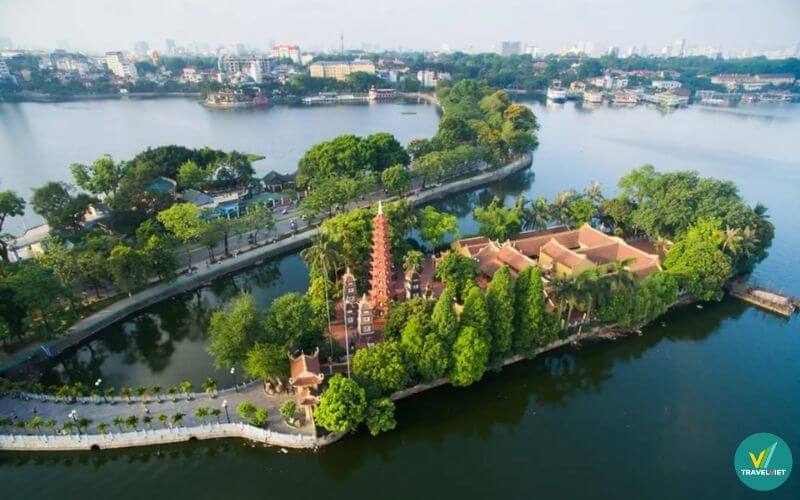 Tham quan chùa Trấn Quốc